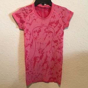 Lululemon swiftly tech tee - size 2